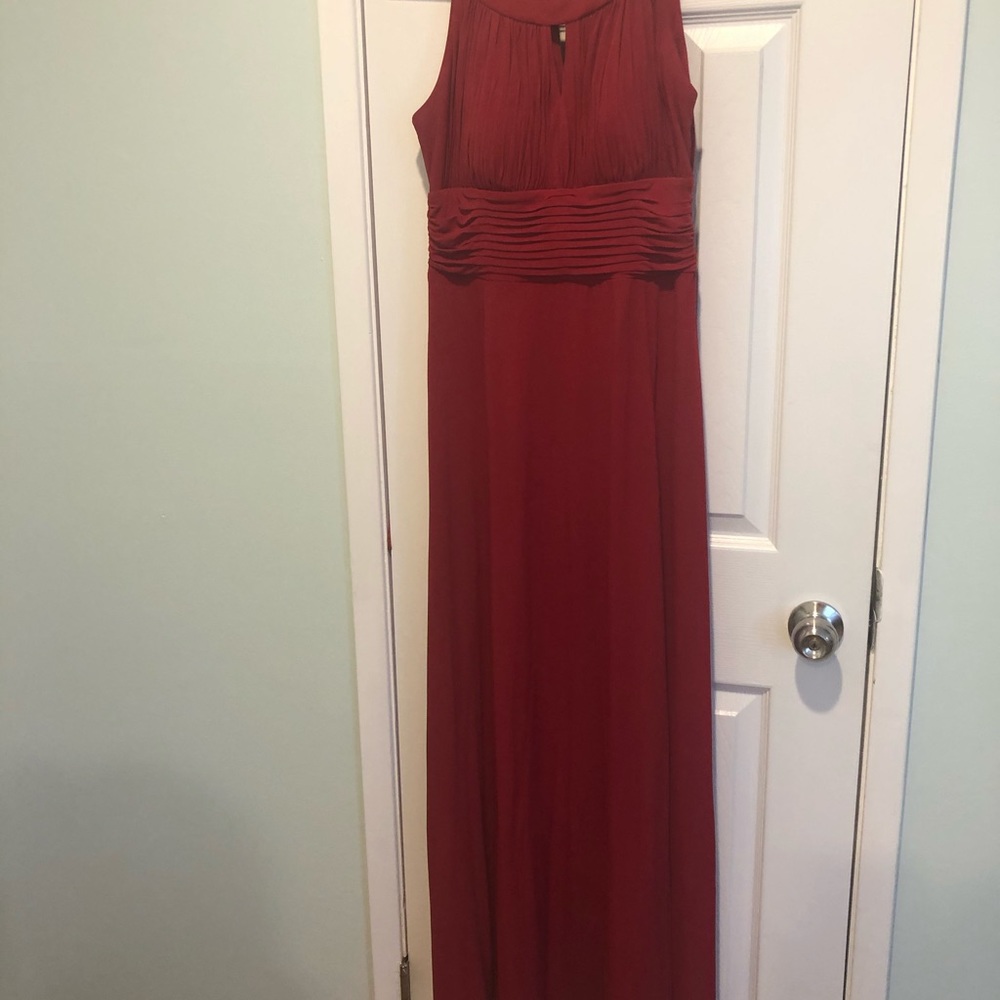 Dresses - Picture 7 of 16